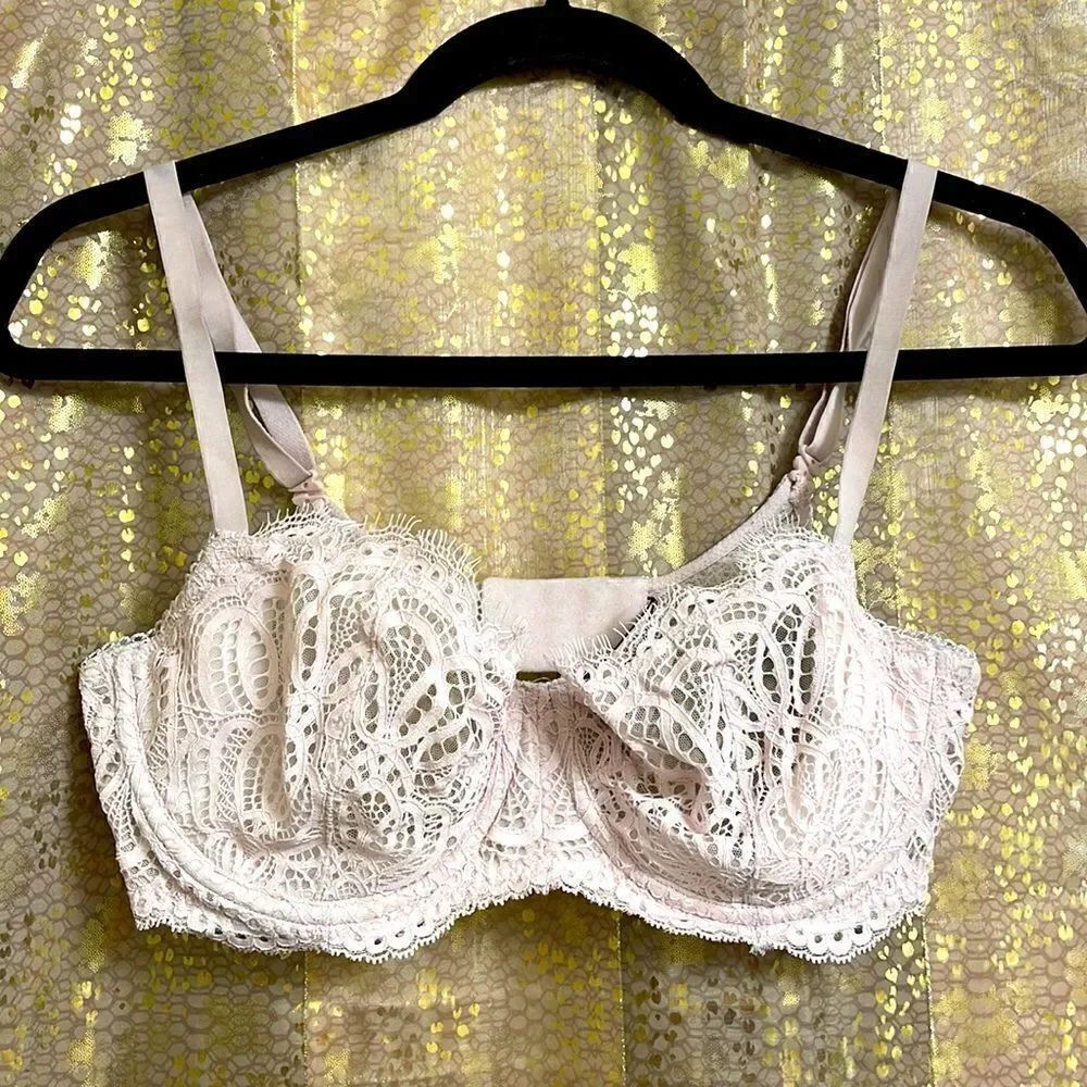 Victoria’s Secret light pink lace dream angels push up without padding bra, 36D